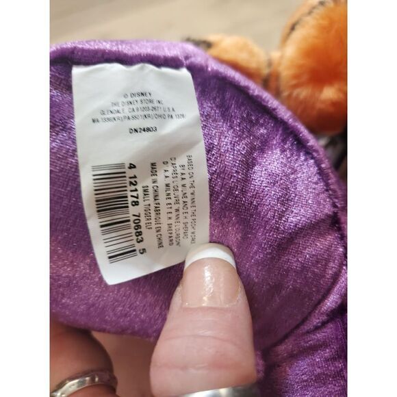 Disney Store Exclusive Tigger Elf Plush - Picture 4 of 4